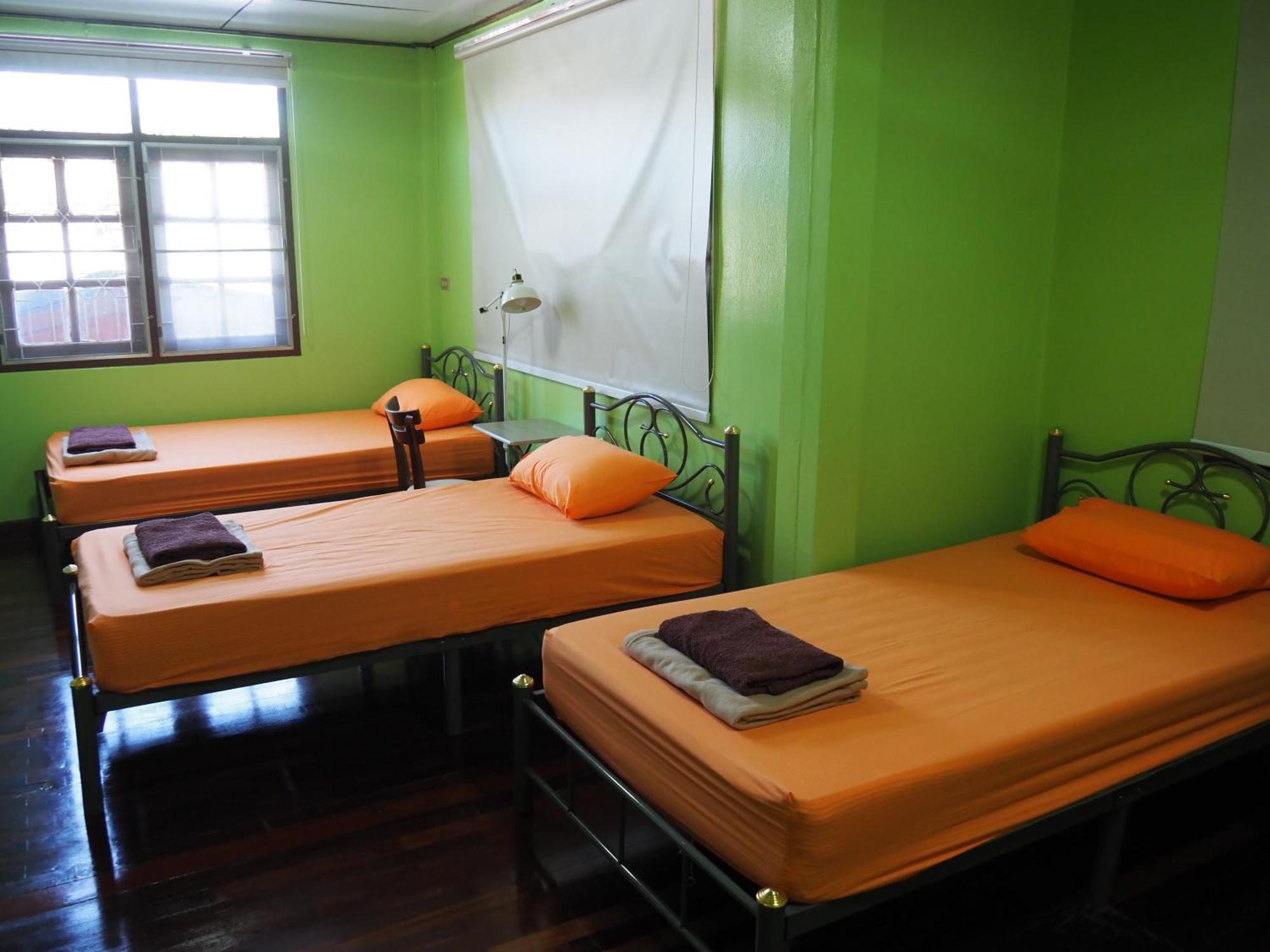 Punnpannsuk Hostel Trat Exterior photo